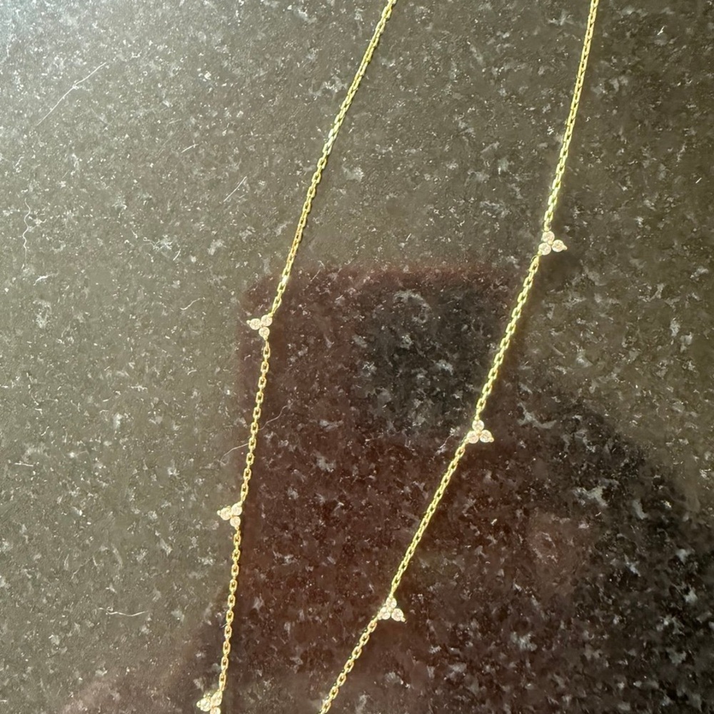 Elegant Gold Necklace with Triangular Accents